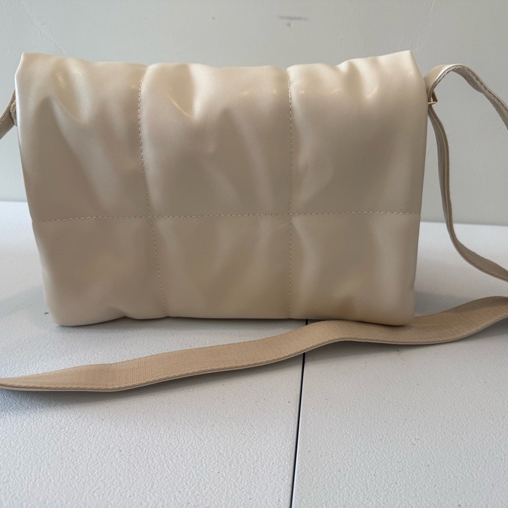 Elegant Cream Shoulder Bag